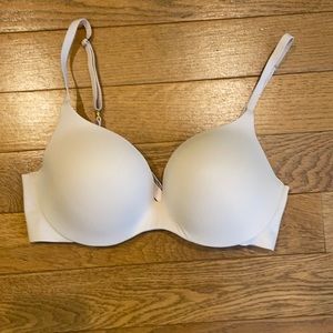Incredible by Victoria secret 32D underwire perfect shape